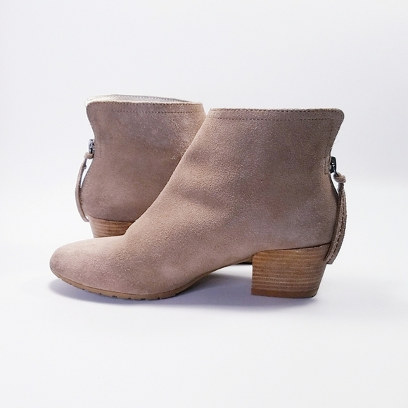 Kenneth Cole Reaction Pil-age Ankle Booties Tan Suede Back Zip Tassels Size 6.5 - Picture 5 of 11